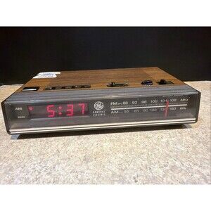 Vintage General Electric GE AM/FM Alarm Clock Radio Model 7-4624B Wood Grain